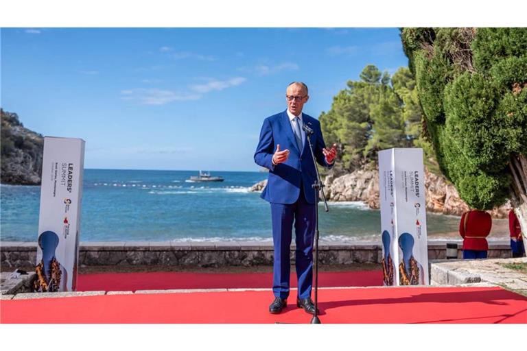 Schöne Kulisse, schwierige Fragen: Kanzler Friedrich Merz (CDU) beim Westbalkan-Treffen in Montenegro.