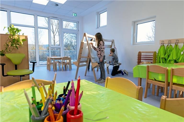 Schöne, lichtdurchflutete Räume machen das Gebäude an der Weißach aus. Federführend bei der Planung war das Architekturbüro Brecht aus Welzheim. Fotos: A. Becher 