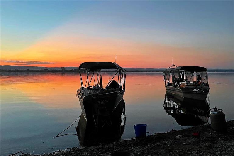 Schöne Sonnenuntergänge, gemeinsames Essen und das Zusammensitzen am Lagerfeuer machen die Herausforderungen wett. Fotos: privat