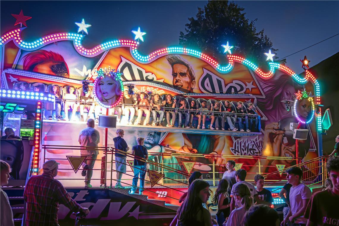 Schon am Freitagabend geht es auf dem Rummel rund.
