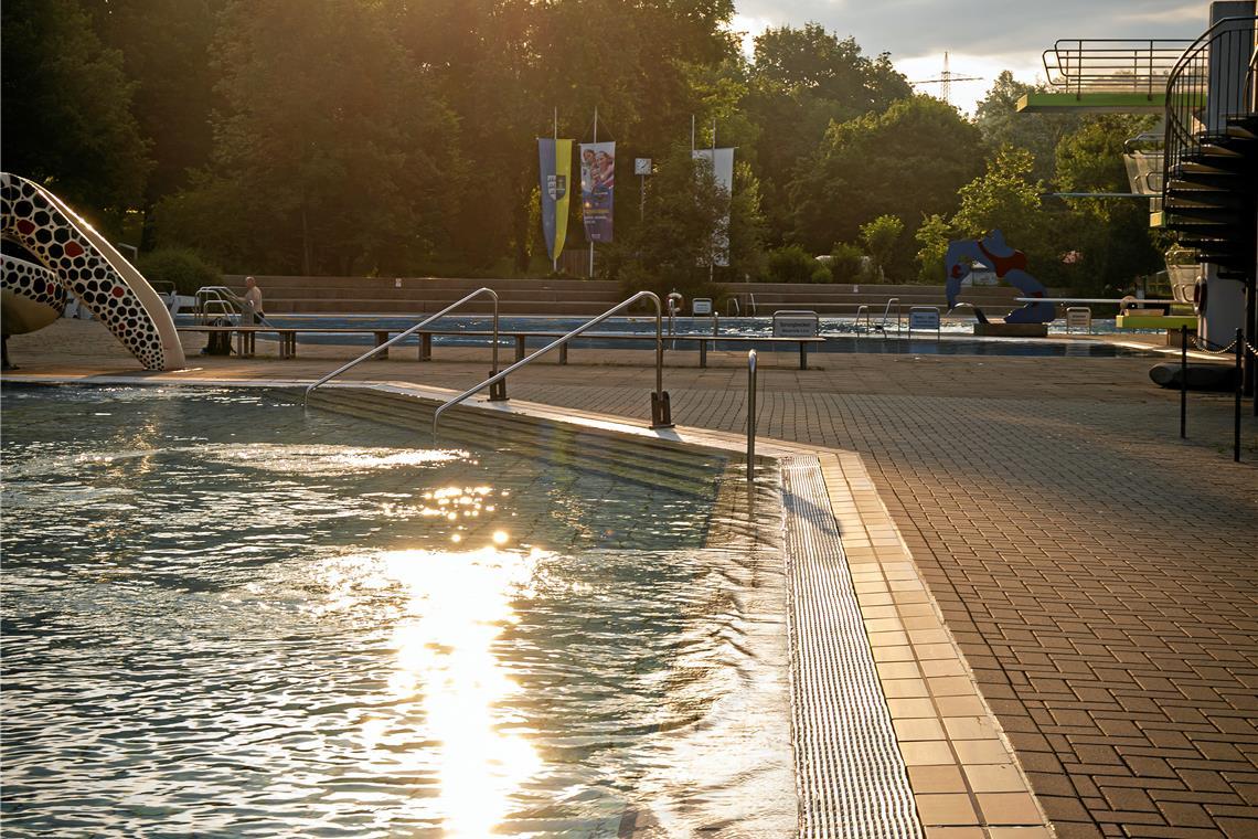 In den Bädern geht es auf die Startblöcke Schon am Montag geht die Sonne im Backnanger Wonnemar wieder für die Badegäste auf. In diesem Jahr gibt es erstmals frei verfügbares WLAN auf der Liegewiese.Foto: Alexander Becher