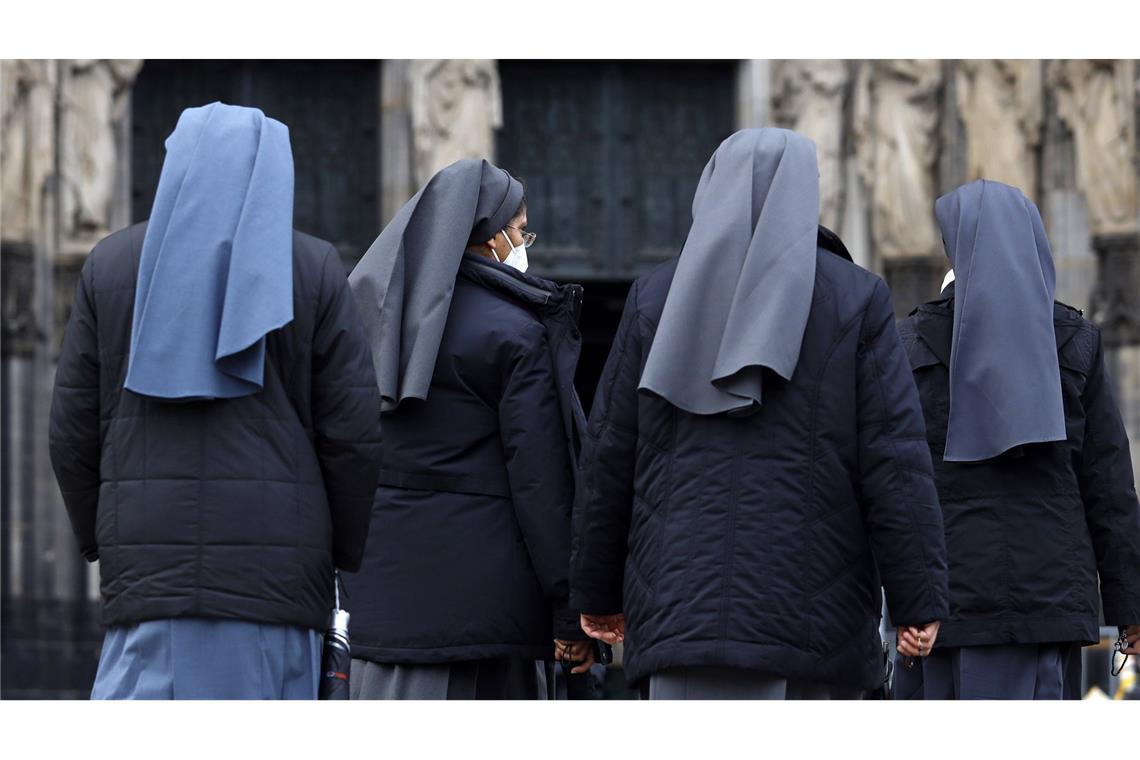 Forscherin: Nonnen missbrauchen Nonnen Schon der verstorbene Papst Franziskus hatte es im Jahr 2019 erstmals den sexuellen Missbrauch von Nonnen durch Priester und Bischöfe eingeräumt. „Es gab Priester und auch Bischöfe, die das getan haben“, sagte das Oberhaupt der katholischen Kirche.