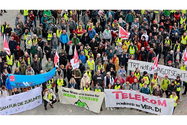 Schon Ende April gingen Beschäftigte der Telekom bei einem bundesweiten Warnstreik auf die Straße.