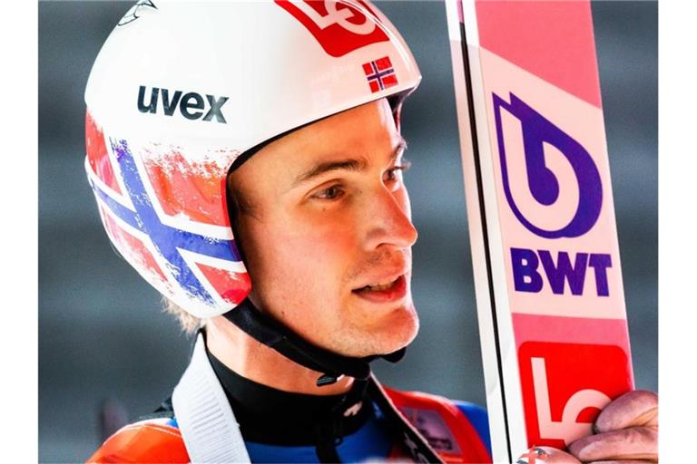 Schon fünf Monate nach seinem Horrosturz kehrte der Norweger Daniel-André Tande fulminant in den Weltcup zurück. Foto: Philipp von Ditfurth/dpa