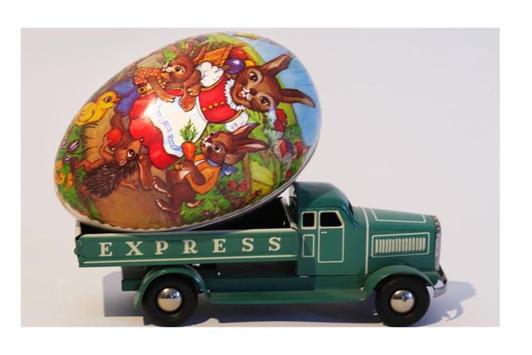 Schon für die frühen Christen war das Ei ein Symbol für das Leben. Wie aus etwas Toten ein lebendiges Küken entschlüpfen kann, faszinierte die Menschen. Sie gaben den Toten ein Ei mit ins Grab als Sinnbild des Lebens und der Auferstehung.