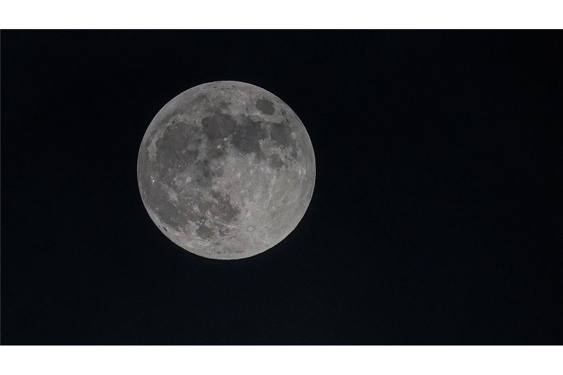 Freitag, der Dreizehnte: 13 erfreuliche Ereignisse Schon lange haben Wissenschaftler Wasser auf dem Mond vermutet. (Archivbild)