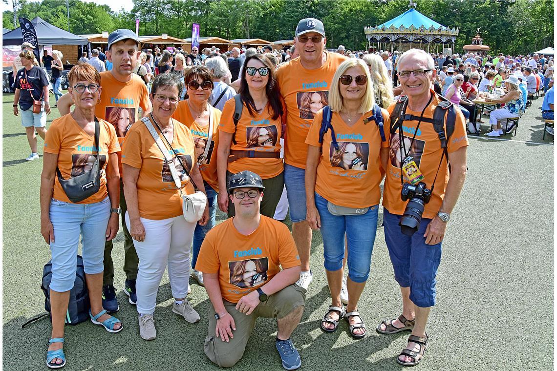 Schon viele Jahre beim Bergfest und beim Heimspiel: Eine Fangruppe aus dem Rhein...