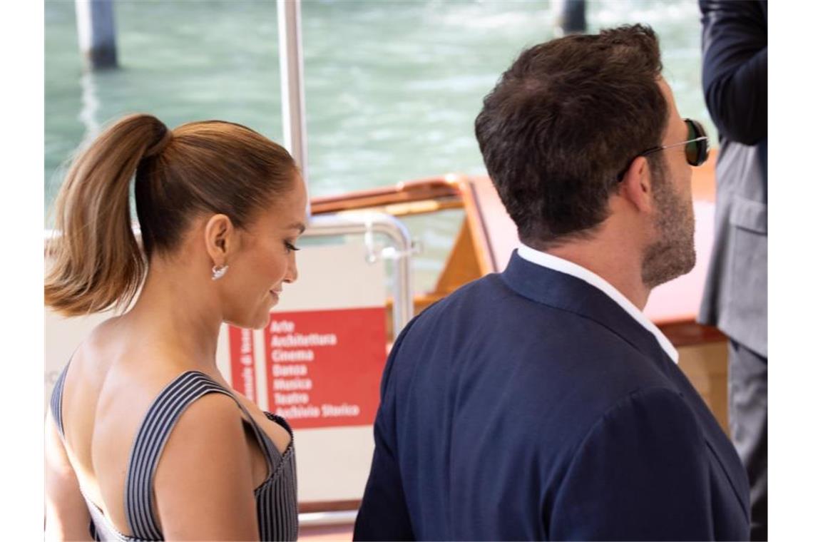 Premiere nach Liebes-Comeback: Lopez und Affleck in Venedig Schon zuvor waren Ben Affleck und Jennifer Lopez in der Stadt gesehen worden. Foto: Cinzia Camela/LPS via ZUMA Press Wire/dpa