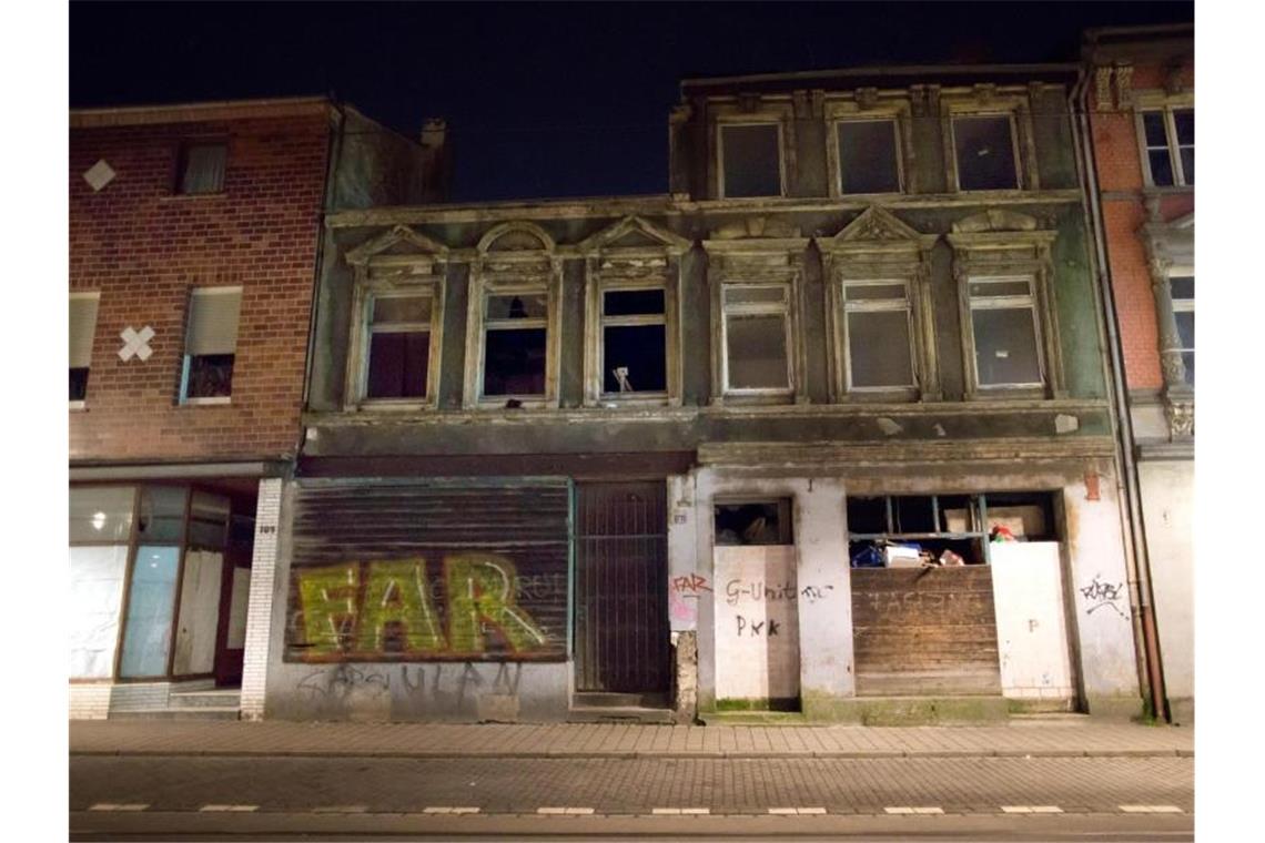 Bundesregierung verspricht mehr Geld für abgehängte Regionen Schrottimmobilie in Duisburg: Die Städte im Ruhrgebiet gehören inzwischen zu den ärmsten in Deutschland. Foto: Maja Hitij