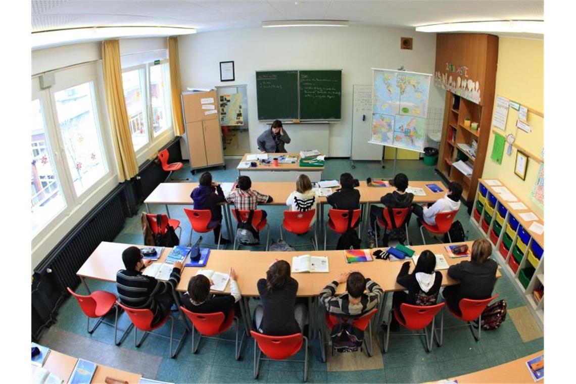 Neue Regeln für Erhalt von Hauptschulen: Städte mahnen Schüler lernen an einer Hauptschule. Foto: Julian Stratenschulte/Archivbild