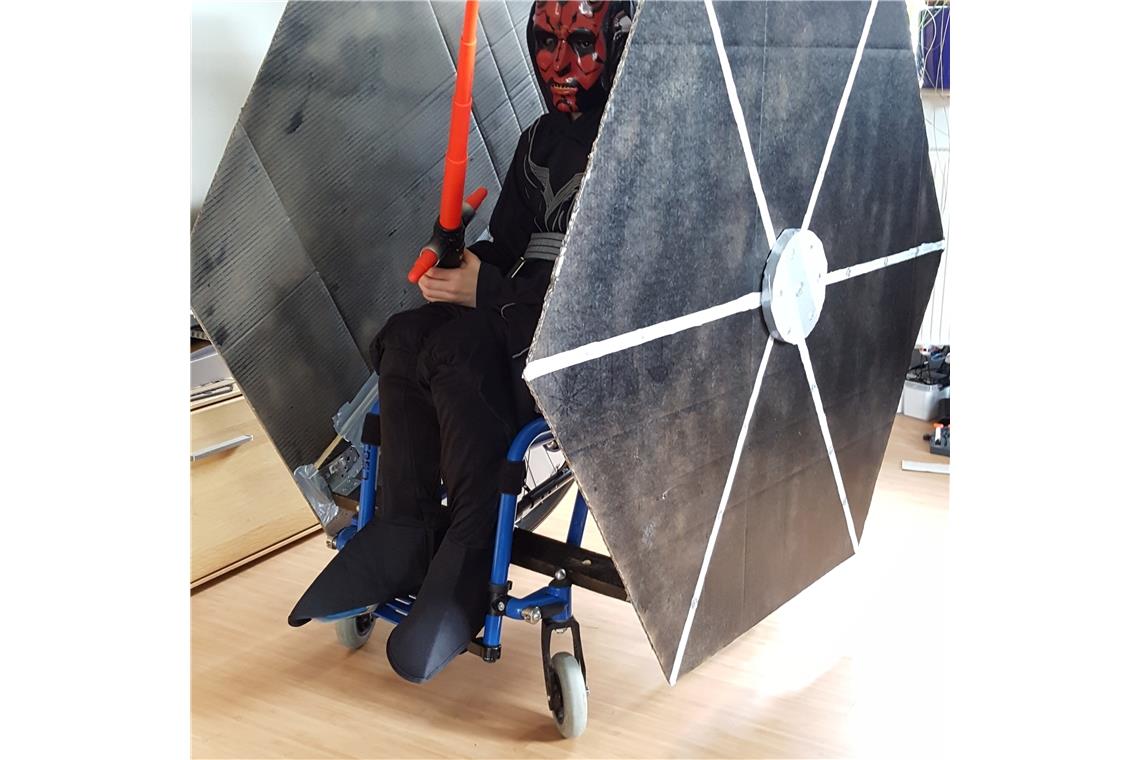 Schulfasching Star Wars Der Rollstuhl als Raumschiff, damit man noch schneller d...