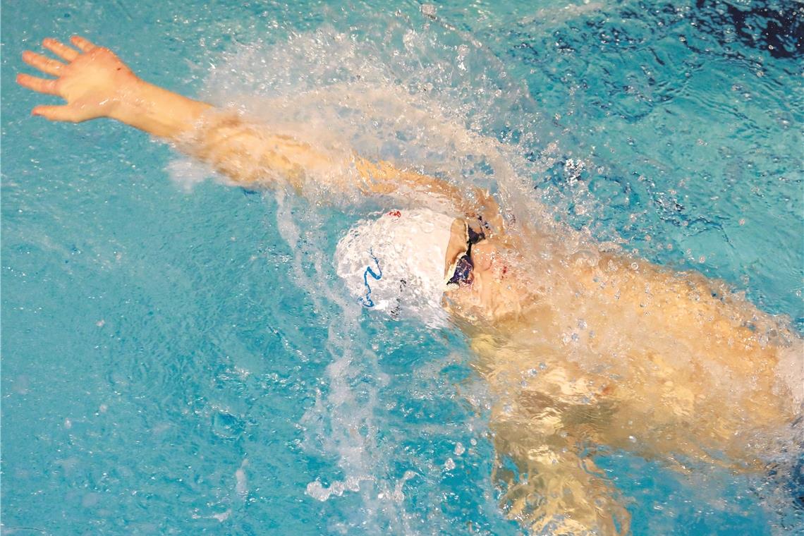 TSG schwimmt auf Erfolgskurs Schwamm bei acht Starts zu acht Siegen: Der Backnanger Jannik Mauthe. Foto: A. Becher
