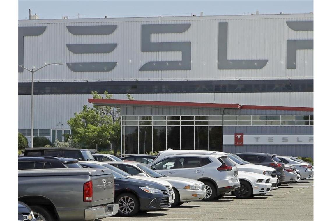 Schwarze Zahlen schreiben: Tesla erreichte mit dem erneuten Quartalsgewinn einen Meilenstein. Foto: Ben Margot/AP/dpa