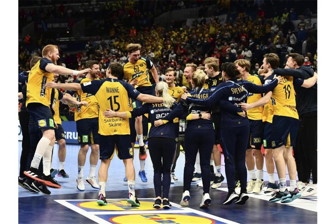 Sieg gegen Spanien: Schweden holt EM-Gold Schweden gewinnt mit dem Sieg gegen Spanien die Handball-Europameisterschaft. Foto: Anna Szilagyi/AP/dpa
