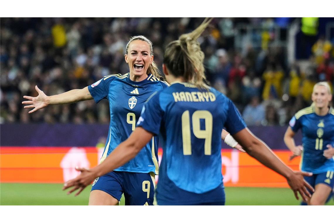 Bildes des Tages Schwedens Kosovare Asllani jubelt nach dem zweiten Tor ihrer Mannschaft beim Spiel Polen - Schweden während der Frauen FUßball EM.