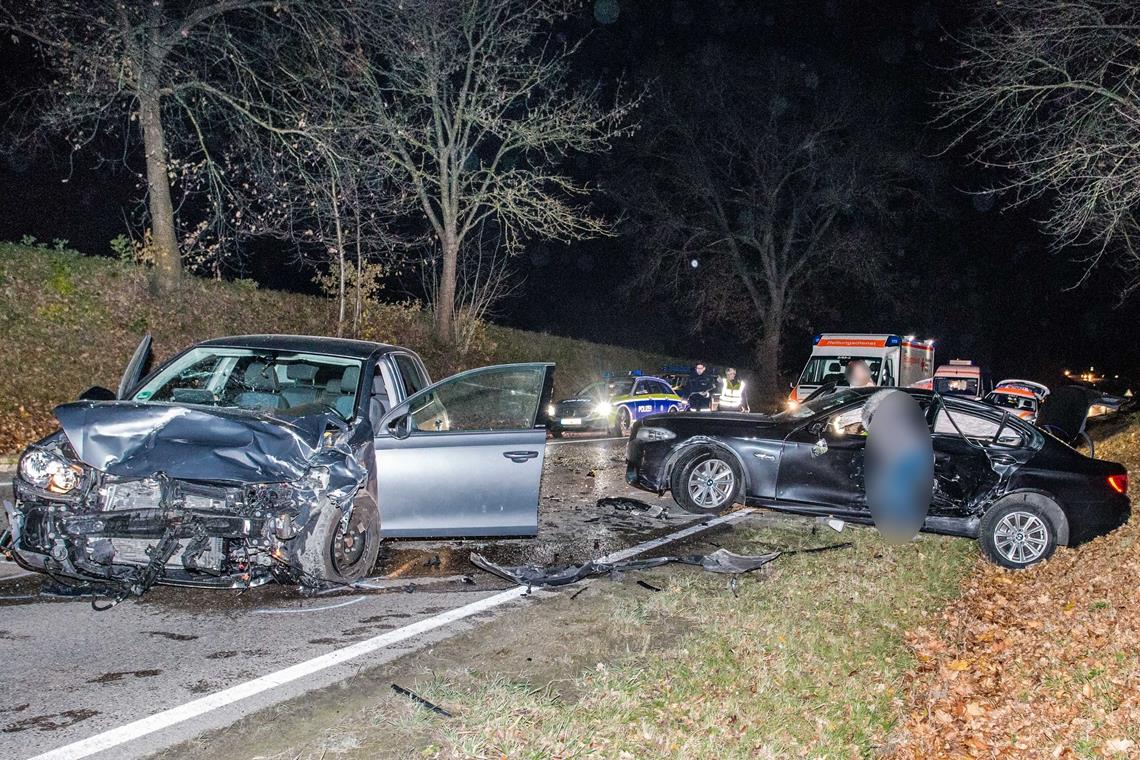 Zusammenstoß bei Wendemanöver Schwerer Unfall auf der L1080 bei Allmersbach im Tal. Foto: B. Beytekin