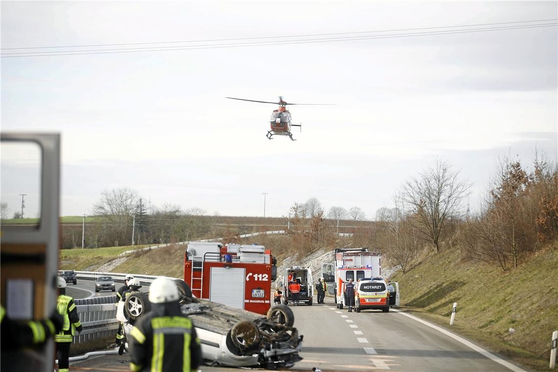 Schwerer Unfall auf der B14 Schwerer Unfall bei Nellmersbach: Ein Rettungshubschrauber ist im Einsatz. Foto: 7aktuell/S. Adomat