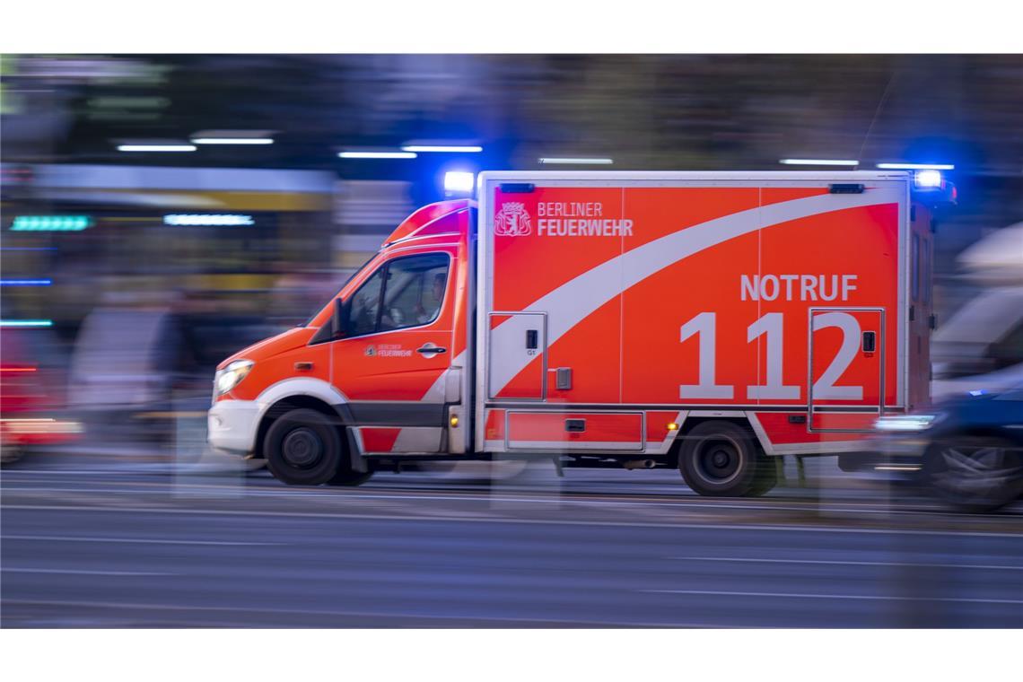 29-Jähriger verliert Kontrolle und prallt gegen Bäume Schwerer Unfall in Malsch (Symbolbild)