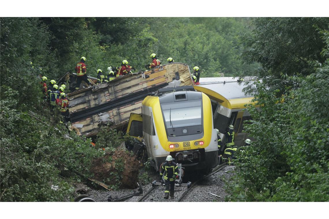 Bilder des Tages Schweres Zugunglück mit mehreren Toten