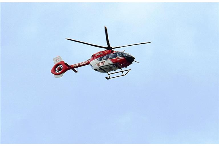 Schwerverletzter Motorradfahrer kommt mit einem Rettungshubschrauber in ein Krankenhaus. Symbolfoto: Tobias SellmaierHonroar 10.04.24
