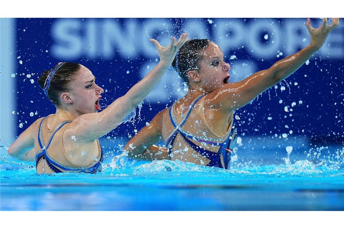 Schwimm-WM in Singapur: Klara Bleyer und Amelie Marianne Blumenthal Haz aus Deutschland treten im Duett-Finale im Synchronschwimmen an.