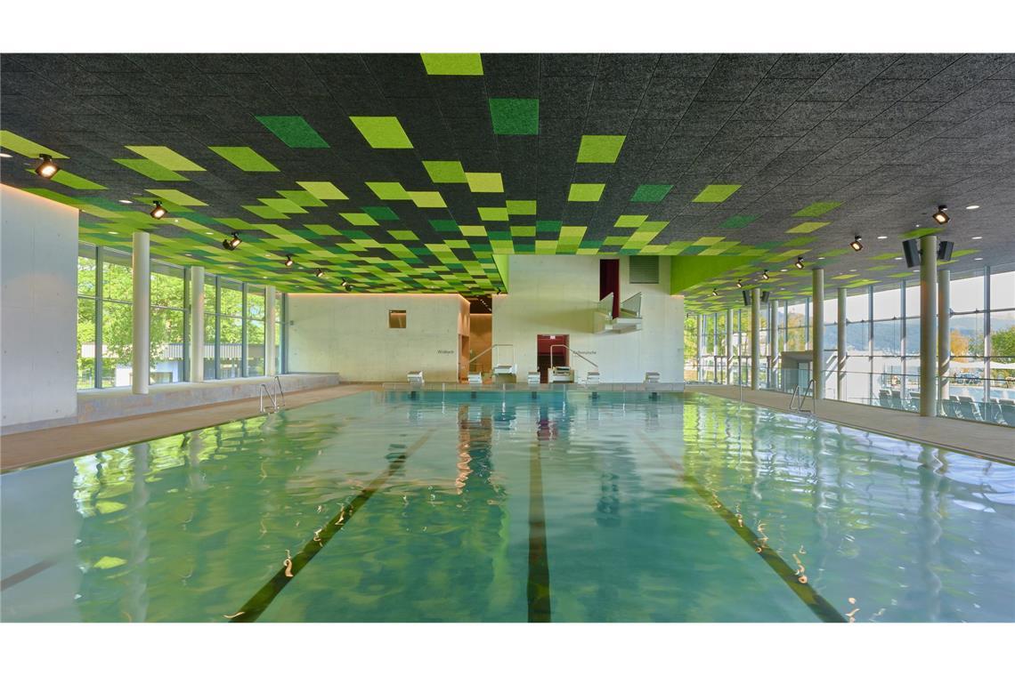 Schwimmbecken in der Therme Lindau (2018–2021).