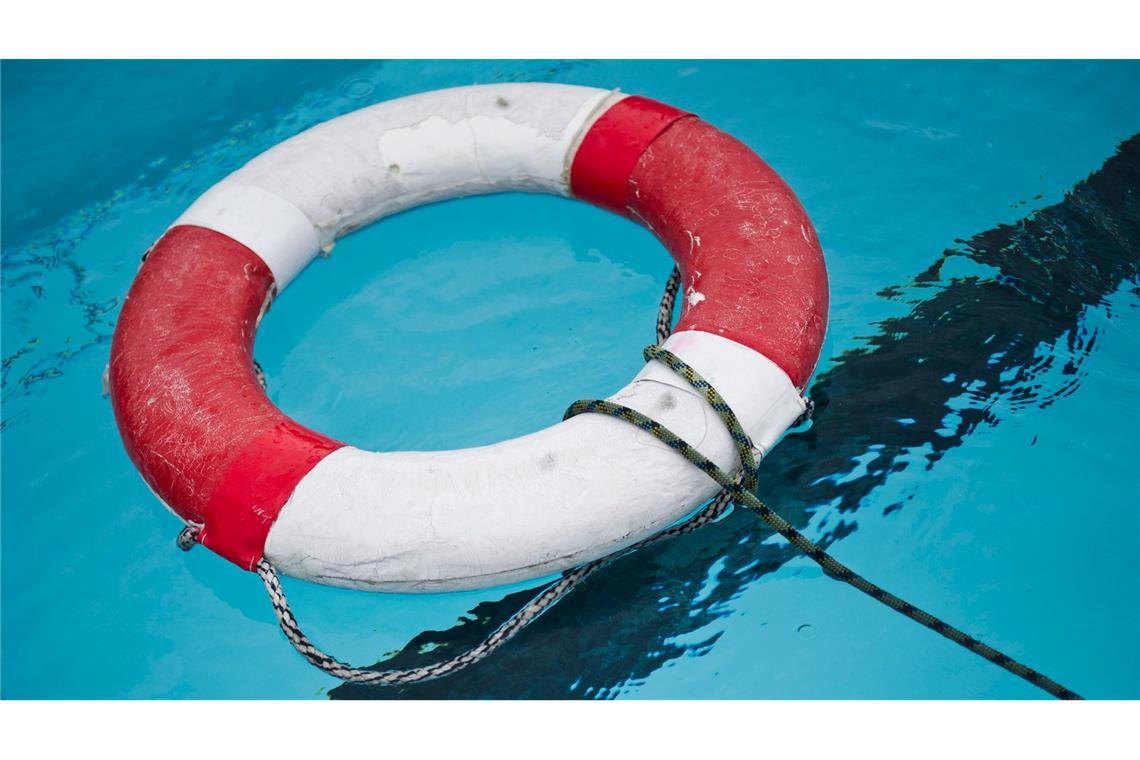 Mehr Badetote als früher - DLRG sieht doppelte Gefahr Schwimmen macht Spaß, birgt aber auch Gefahren. Menschen sollten diese nicht unterschätzen. (Symbolbild)