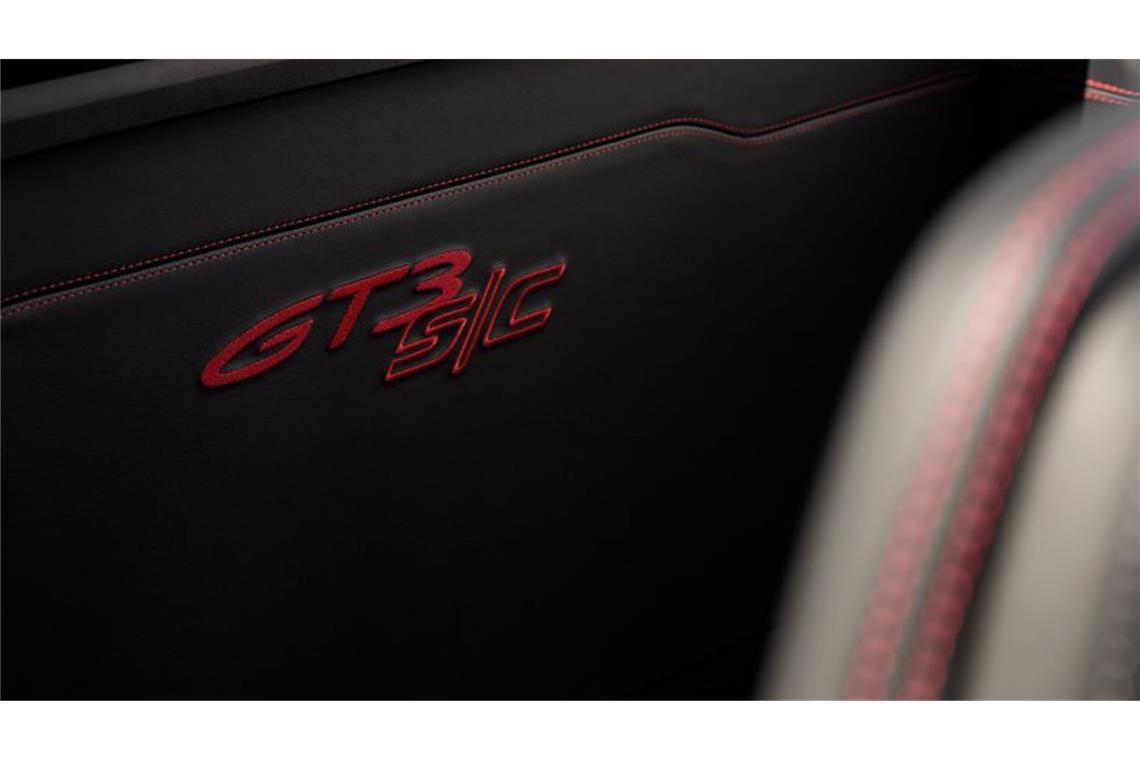 Schwungvolle Typenbezeichnung