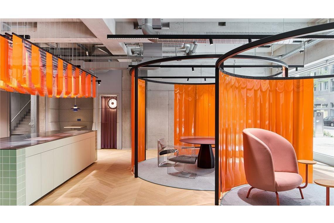 Scope Architekten aus Stuttgart haben für den Digital-Campus eines Softwareunternehmens in Berlin eine innovative Fläche geschaffen, die modernes Design mit vielseitiger Nutzbarkeit vereint.