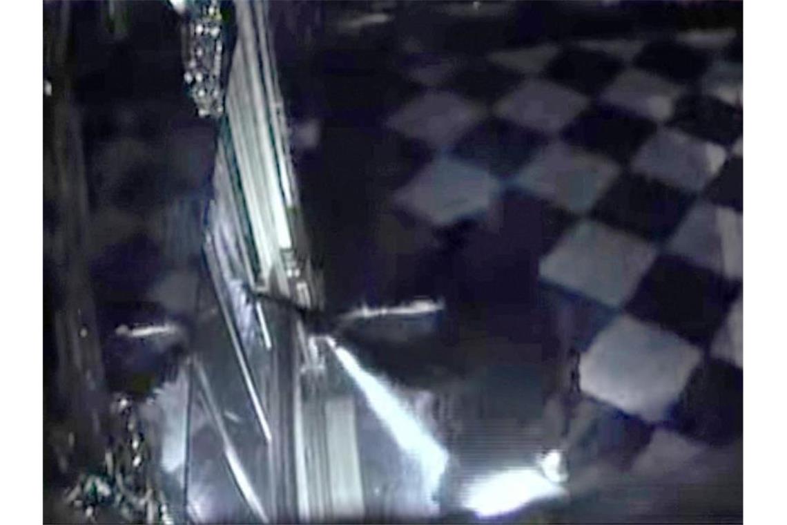 Screenshot aus einem von der Polizei Sachsen veröffentlichten Überwachungsvideo des Einbruchs im Grünen Gewölbe. Foto: -/Polizei Sachsen/dpa