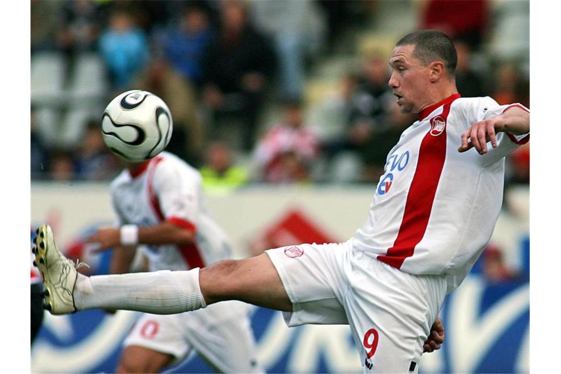 Ex-Profi Dundee prophezeit VfB-Sieg im Derby gegen den KSC Sean Dundee im Jahr 2006, als Spieler der Kickers Offenbach. Foto: Patrick Seeger/Archiv