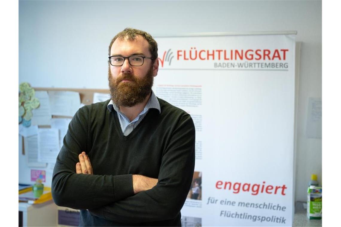 Tausende Flüchtlinge suchen im Südwesten Schutz Seán McGinley vom Flüchtlingsrat Baden-Württemberg. Foto: Sebastian Gollnow/dpa/Archivbild