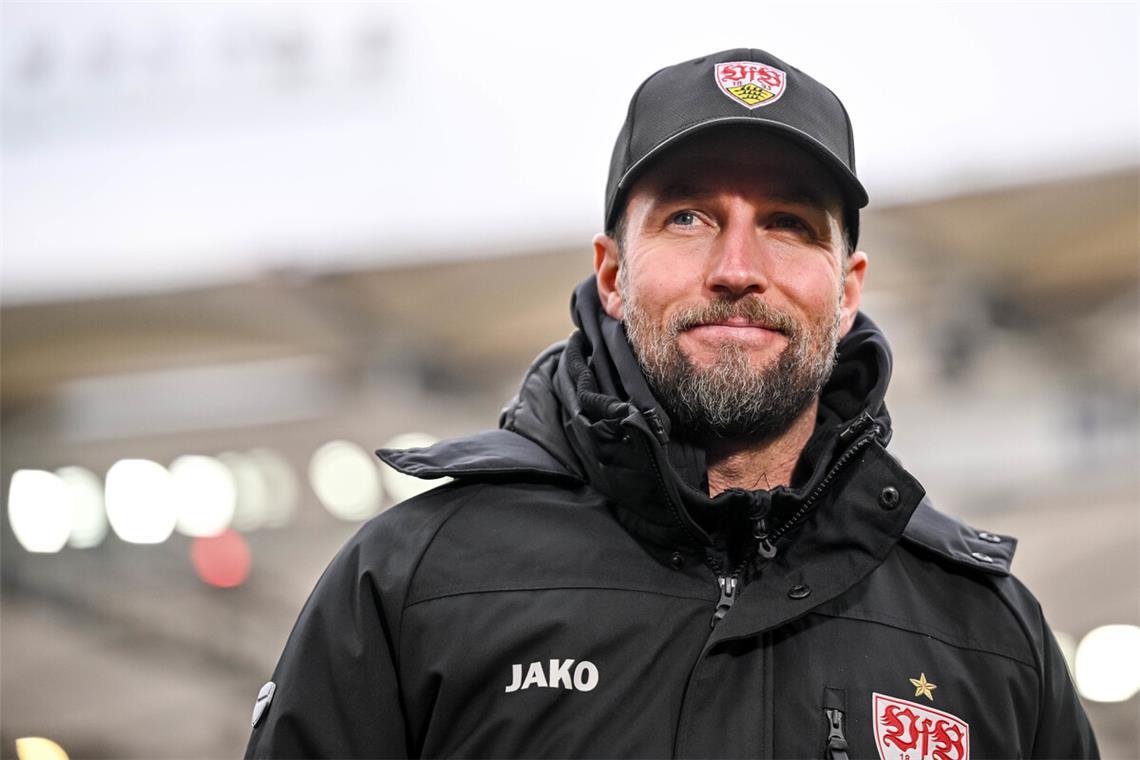 VfB – Bayer Leverkusen: Setzt der Trainer im Sturm auf Demirovic? Sebastian Heoneß hat sich für eine Startelf entschieden.