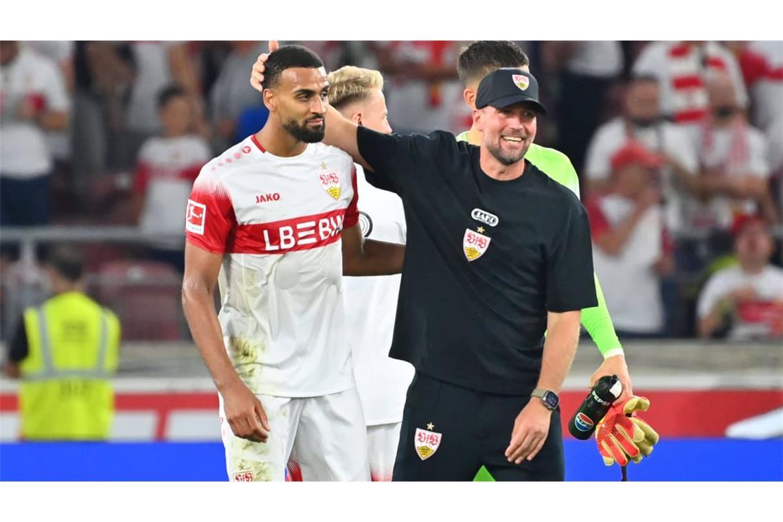 Sebastian Hoeneß (rechts) stärkt Josha Vagnoman.