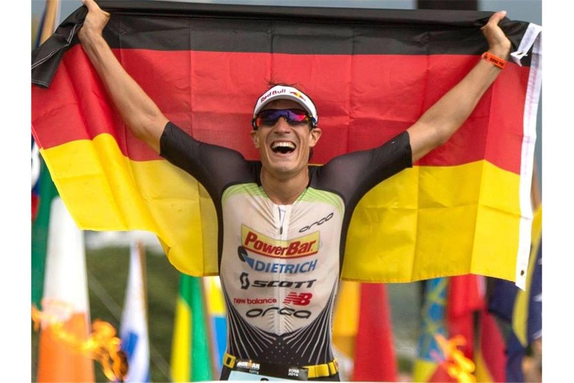 Sebastian Kienle aus Deutschland bei seiner Ironman Teilnahme 2014. Foto: Bruce Omori/EPA/dpa/Archivbild