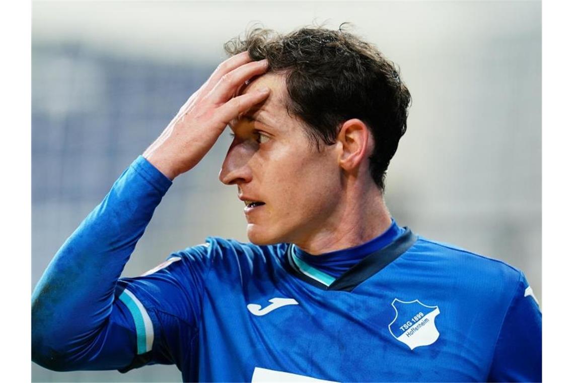 Sebastian Rudy reagiert. Foto: Uwe Anspach/dpa/Archivbild