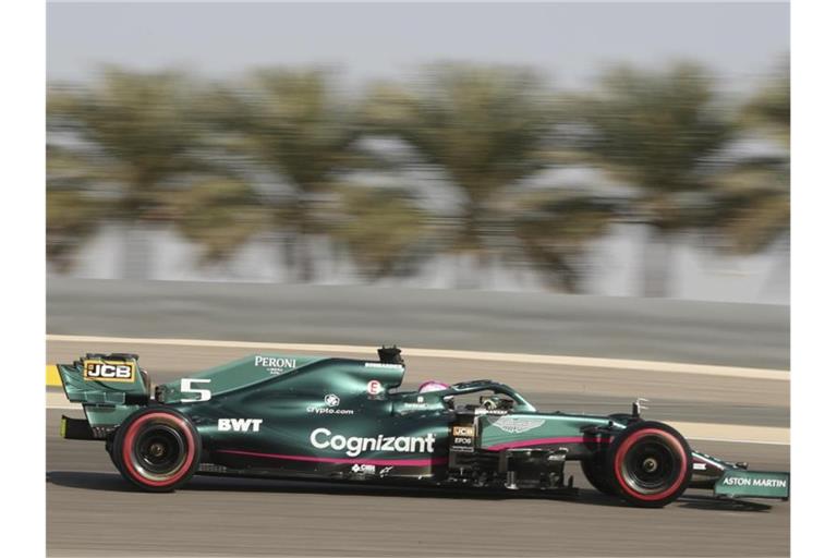 Sebastian Vettel kam bei der Qualifikation zum Großen Preis von Bahrain im Aston Martin nur zu Rang 18. Foto: Kamran Jebreili/AP/dpa