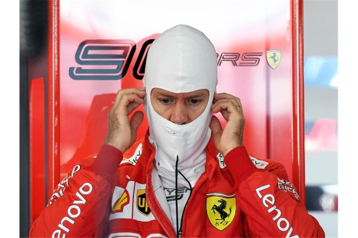 Mercedes flirtet mit Vettel: Silberpfeil-Duo mit Hamilton? Sebastian Vettel wird Ferrari am Saisonende verlassen. Foto: Uli Deck/dpa