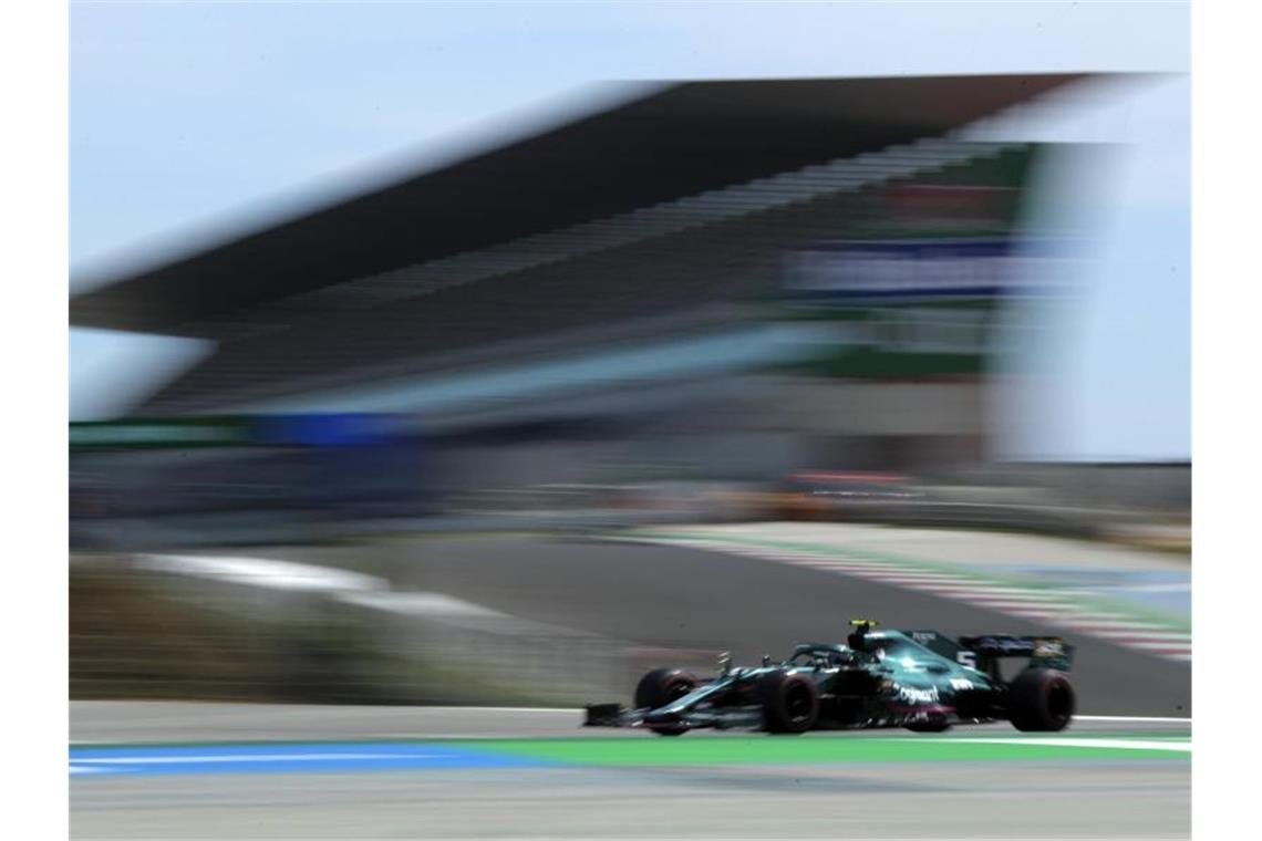Vettel ohne Chance bei nächstem Hamilton-Sieg Sebastian Vettel ging in Portugal erneut leer aus. Foto: Manu Fernandez/AP/dpa
