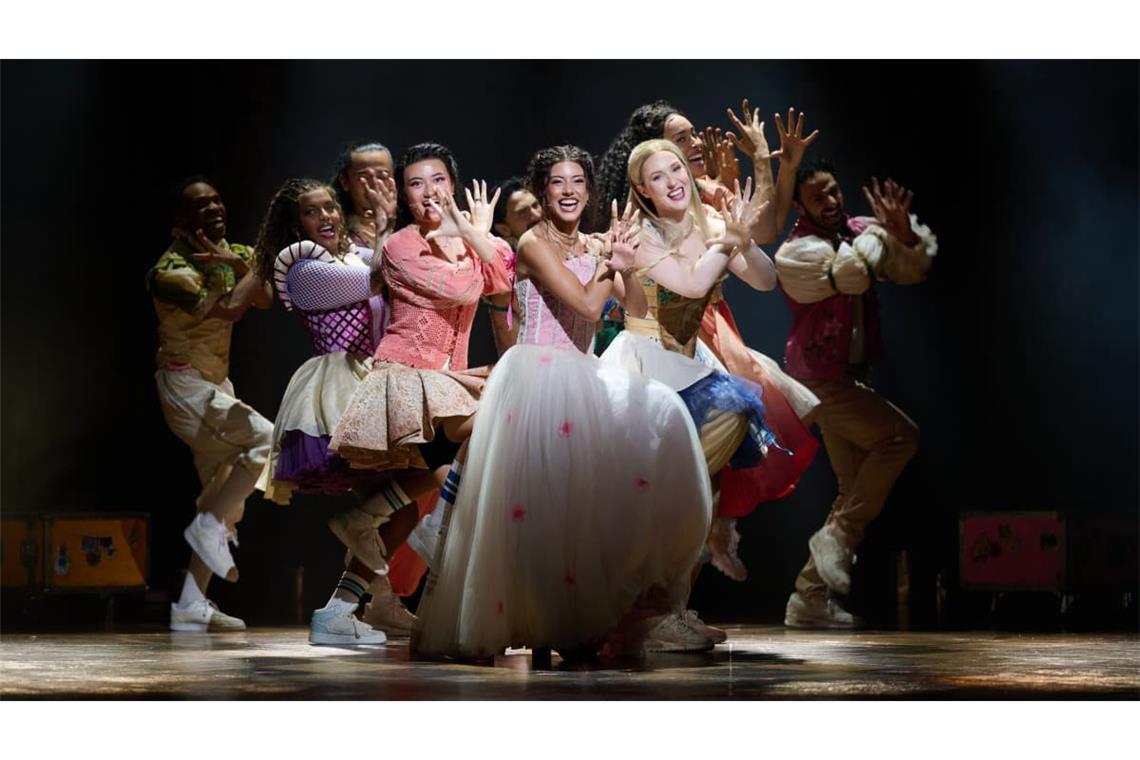 Sebeya (Rita Sebeh, oben) als Julia nimmt an einem  Press-Call des Musicals Julia im Stage Palladium Theaters im SI-Centrum teil.