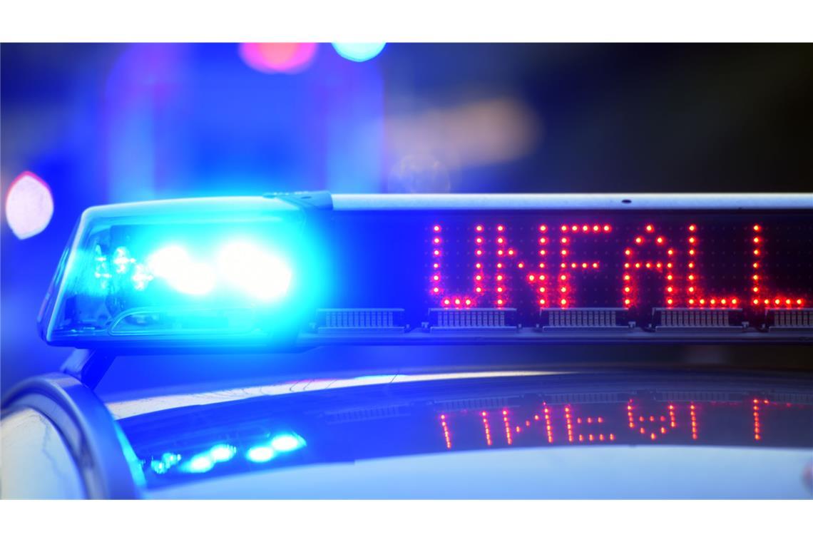 Fünf Verletzte und großes Trümmerfeld nach Unfall bei Weinheim