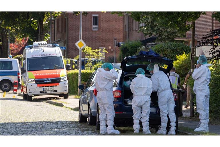 Sechs Menschen werden in Stade erschossen, weitere Verletzte gibt es aber - anders als zunächst berichtet - nicht.