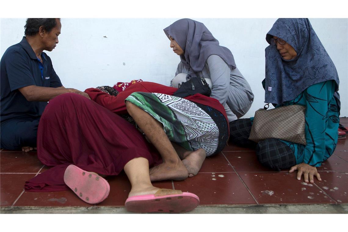 Fährunglück vor Bali: Suche nach Vermissten dauert an Sechs Menschen wurden tot geborgen - die Trauer bei Angehörige ist groß.
