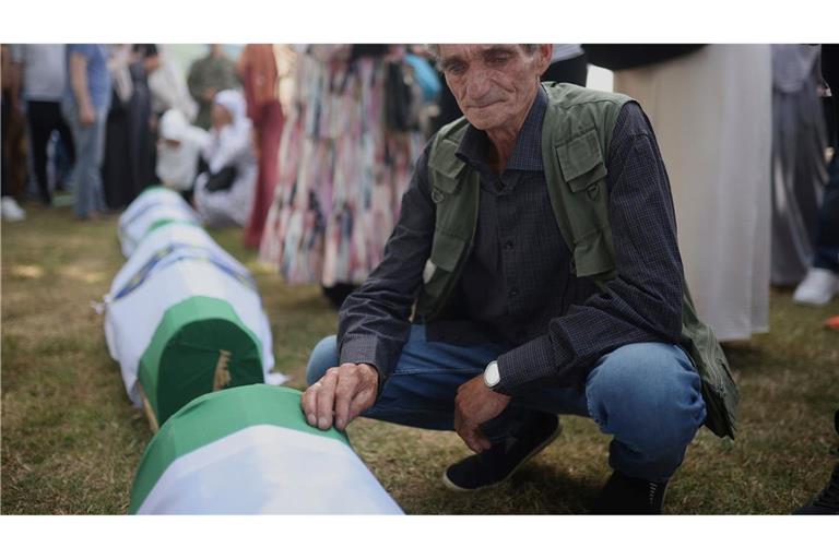 Sechs weitere identifizierte Opfer des Massakers von Srebrenica von 1995 werden am Internationalen Gedenktag beigesetzt.