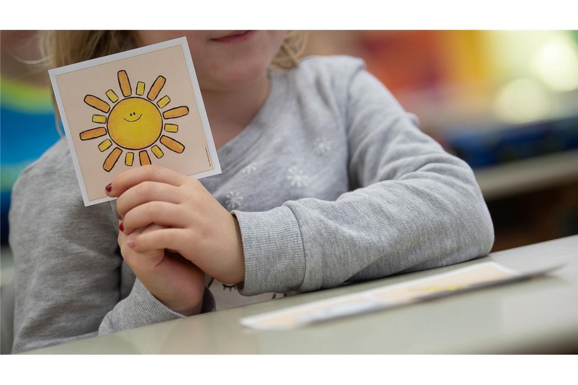 Seelisch gesunde Kinder können auch ihren Alltag in Schule und Freizeit gut bewältigen (Archivbild)