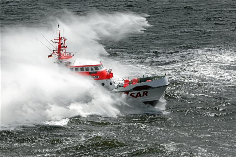 Seenotrettungskreuzer Hans Hackmack im Einsatz. Foto: Die Seenotretter/DGzRS, Helmut Hofer