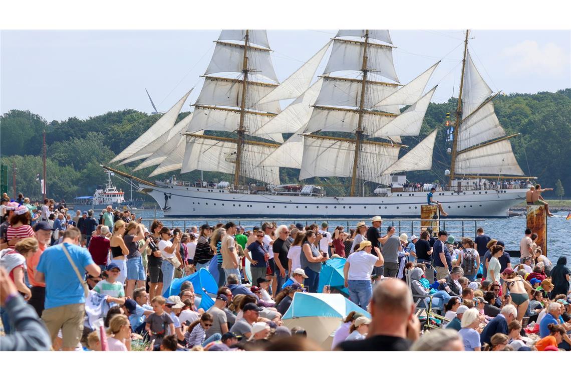 Bilder des Tages Segelschulschiff "Gorch Fock" bei der Windjammerparade auf der Kieler Woche