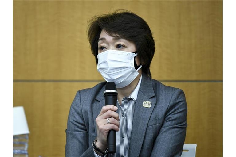 Seiko Hashimoto, Präsidentin des OK der Spiele in Tokio, spricht während einer Pressekonferenz über den Rücktritt des Kreativdirektors. Foto: Kazuhiro Nogi/POOL AFP/AP/dpa