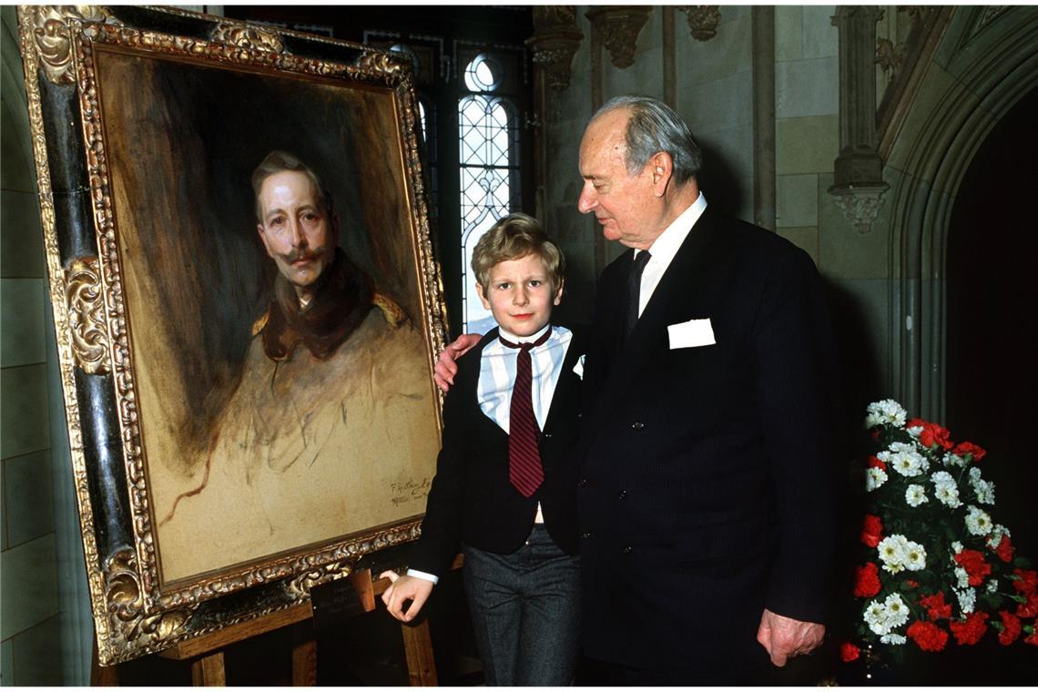 Sein Großvater Louis Ferdinand hatte ihn auf die Rolle vorbereitet, nachdem Georg Friedrichs Vater mit nur 32 Jahren bei einem Bundeswehr-Manöverunfall starb.