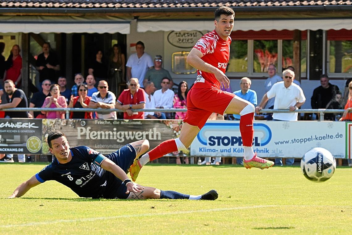 Sein letztes Tor im TSG-Trikot: Mert Tasdelen erzielt das 2:0 gegen Rielasingen. Offen ist, für wen er künftig am Ball ist. Foto: Tobias Sellmaier